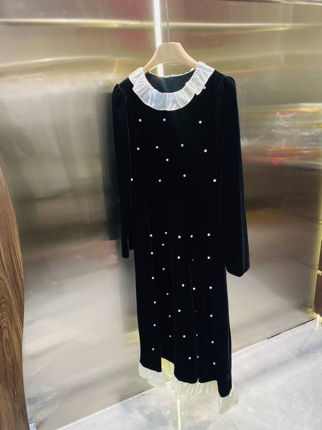 新款 设计款赫本风重工珍珠丝绒小黑裙早春高端精致连衣裙smlxl